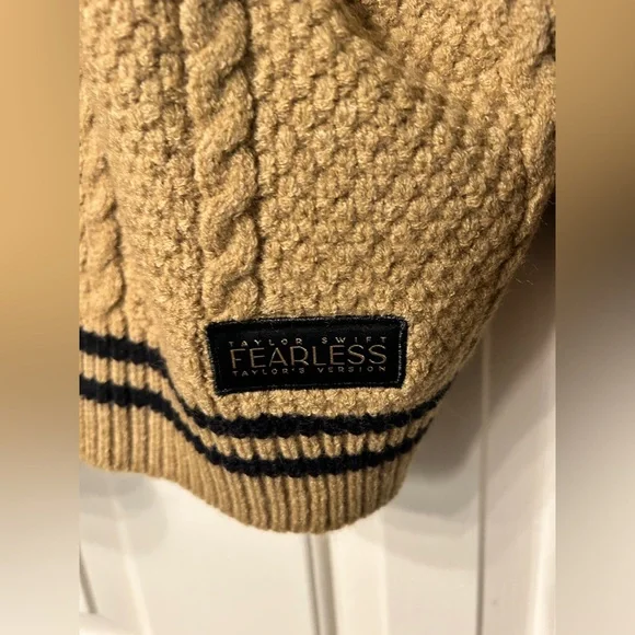 Taylor Swift Official Fearless Cardigan New in Packaging - Picture 3 of 5